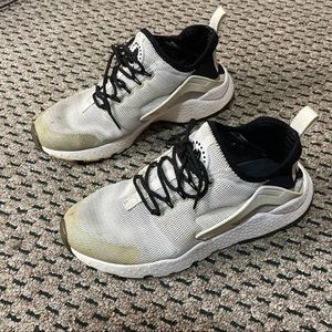 Nike Huarache size 8 Womens